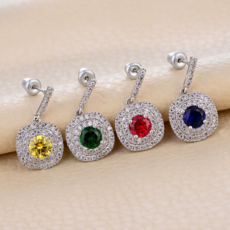 3657702879_1653624125