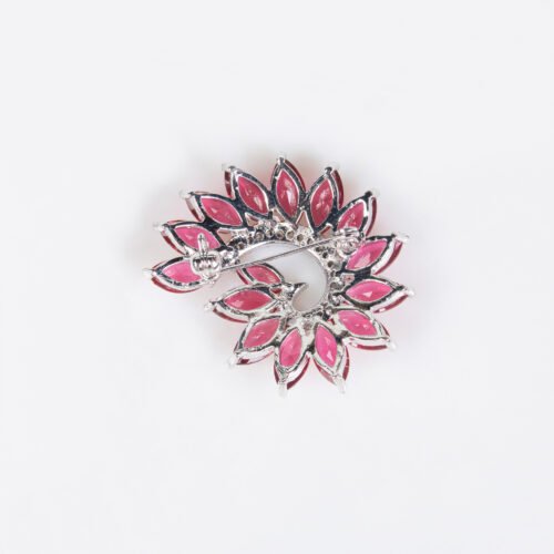 Elegant Maple Leaf Fashion Brooch — Luxurious Women’s Corsage & High‑End Suit Accessory