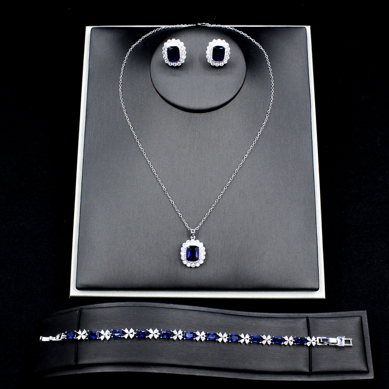 16402318682_1653624125